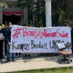 Mahasiswa Brawijaya Malang Demo Kejelasan Masalah UKT - Terasikip