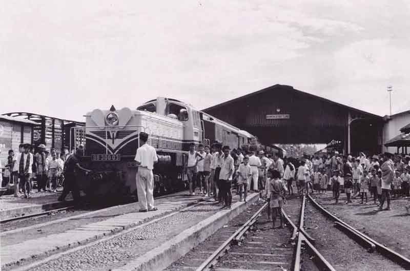 Sejarah Stasiun Kereta Api di Indonesia dan Jejak Peninggalannya